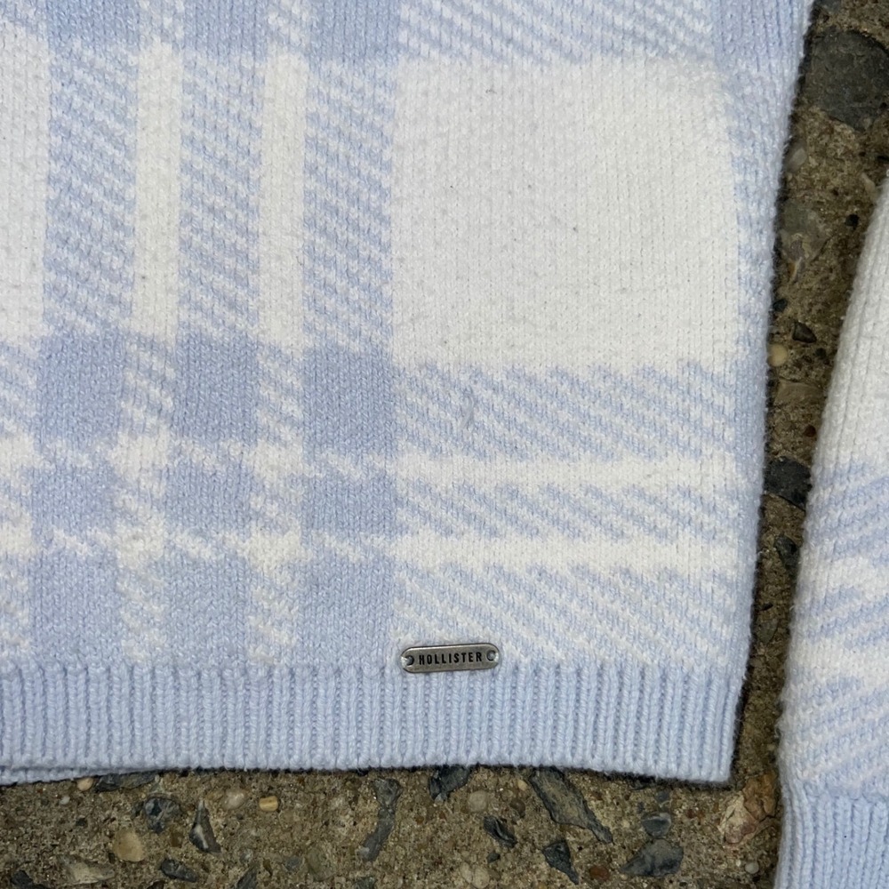 Hollister Blue White Plaid Cropped Cardigan Sweater Buttons V-Neck Womens Small - Picture 3 of 10